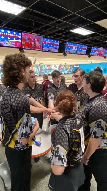 Ray-Pec Bowling Team in huddle